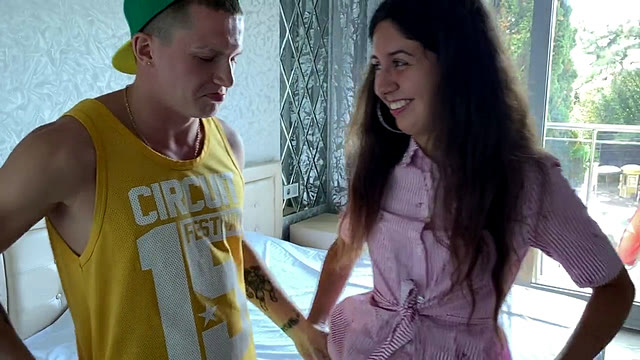 Куколд смотрел в шоке, как я жестко трахнул её и кончил в её влагалище