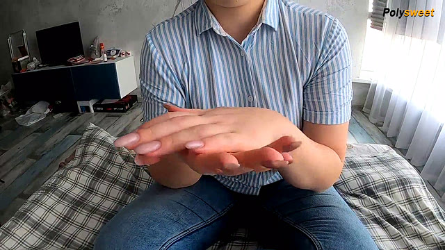 Интимная игра: жена заводит мужа разговорами и берёт контроль в сексе