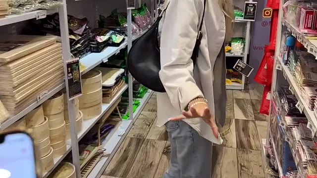 Друг довёл до жёсткого оргазма: дистанционная игрушка и анальная затычка